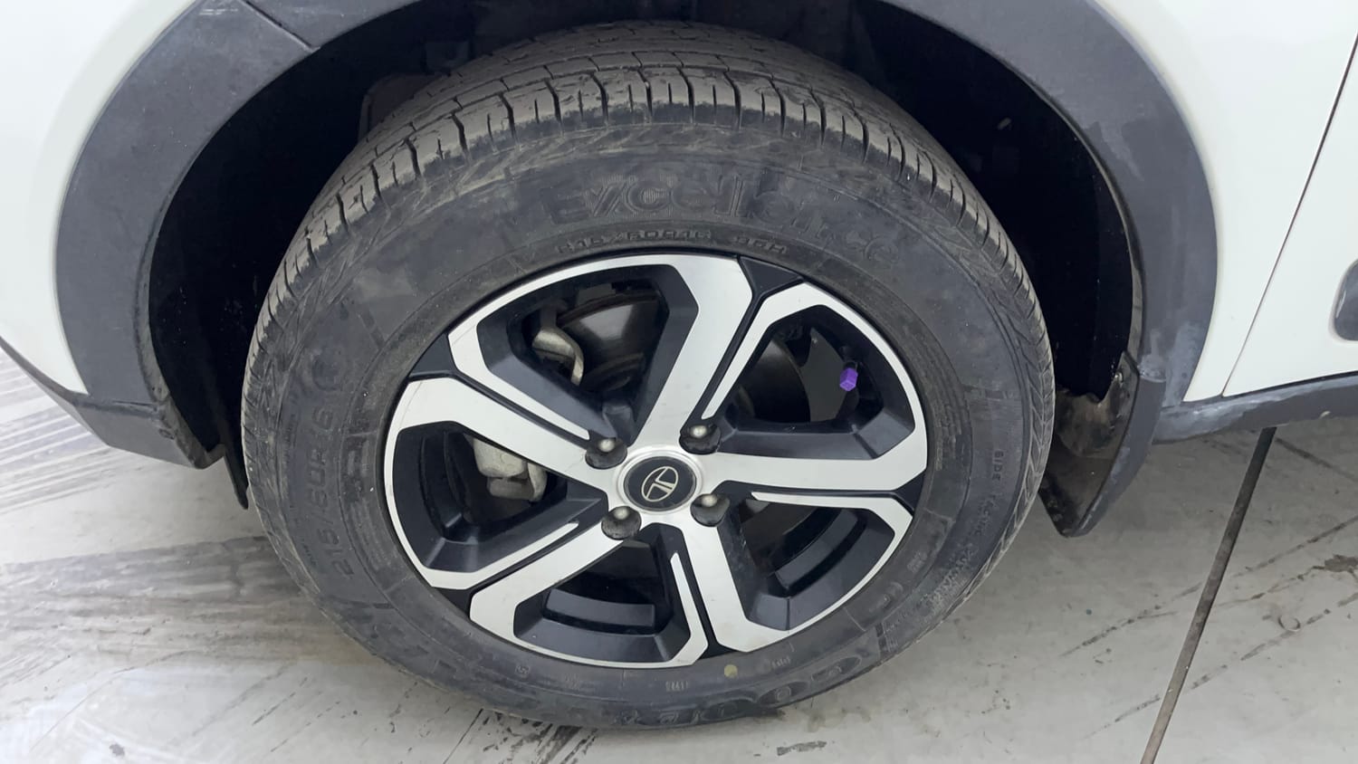 Used 2022 Tata Nexon XZA Plus (O) Dual Tone Petrol Automatic tyres LEFT FRONT TYRE RIM VIEW