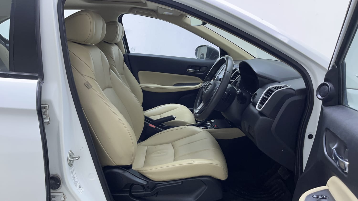 Used 2023 Honda City ZX Petrol CVT Petrol Automatic interior RIGHT SIDE FRONT DOOR CABIN VIEW