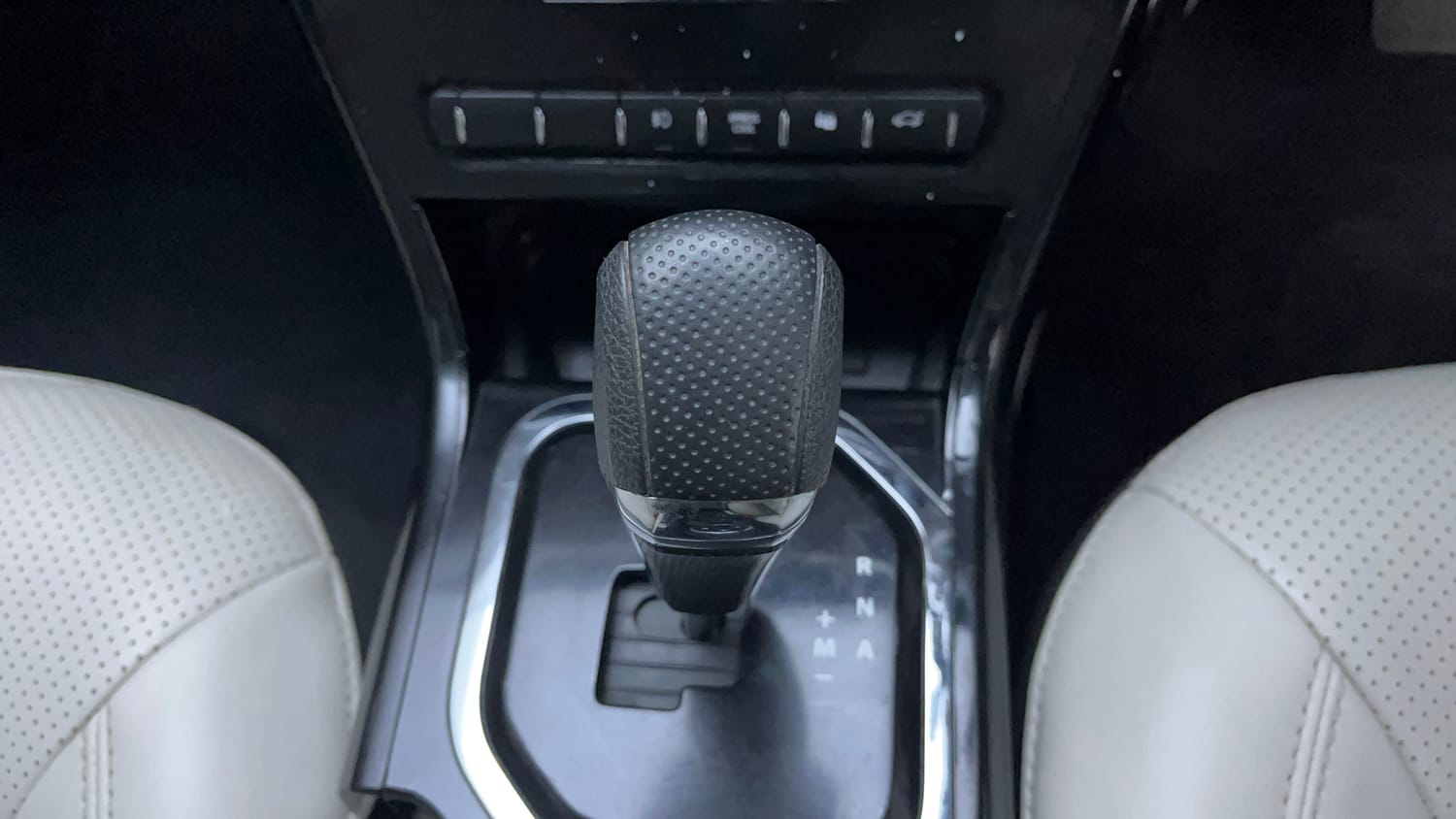 Used 2022 Tata Nexon XZA Plus (O) Dual Tone Petrol Automatic interior GEAR  KNOB VIEW