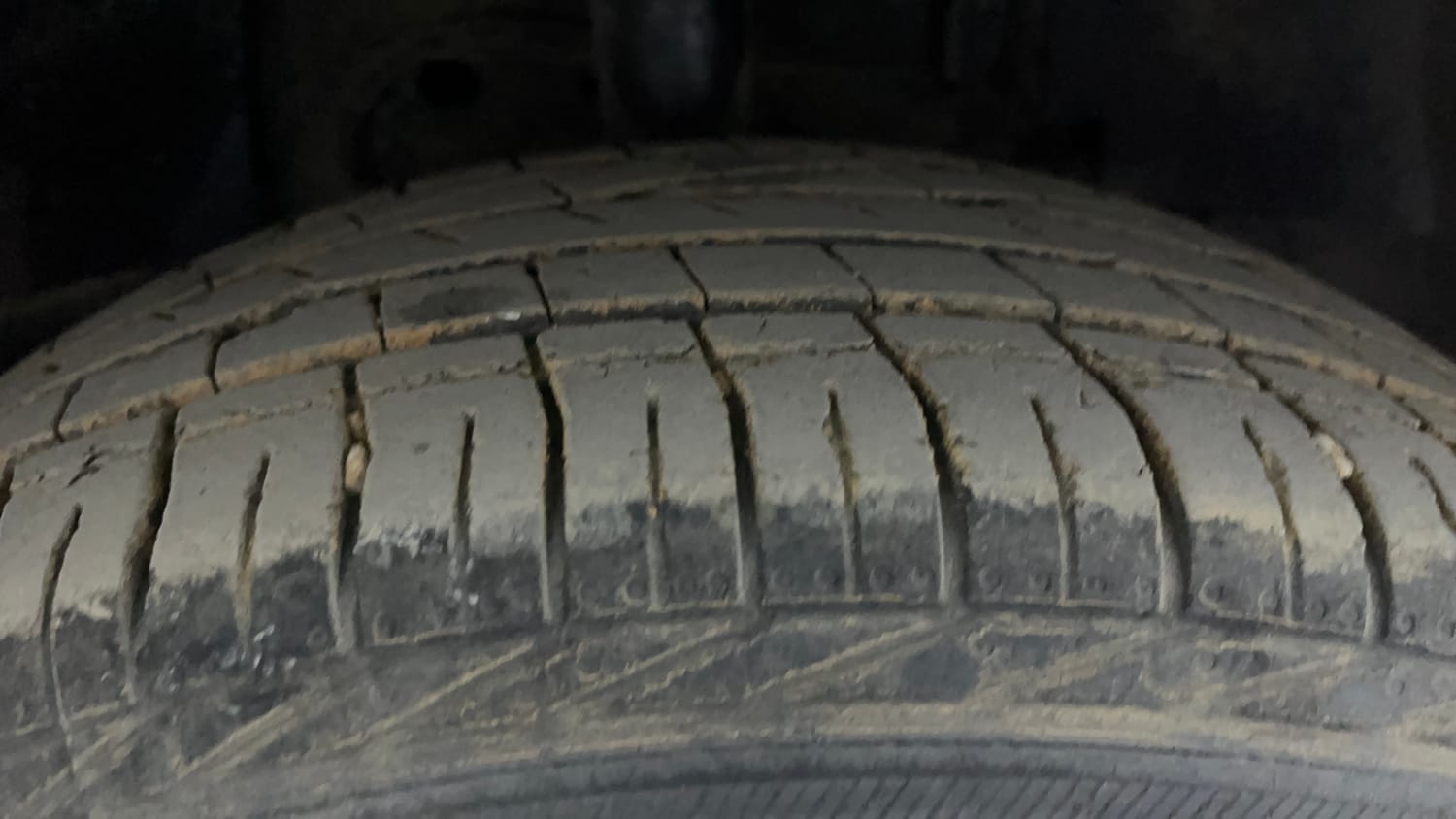 Used 2022 Tata Nexon XZA Plus (O) Dual Tone Petrol Automatic tyres RIGHT FRONT TYRE TREAD VIEW
