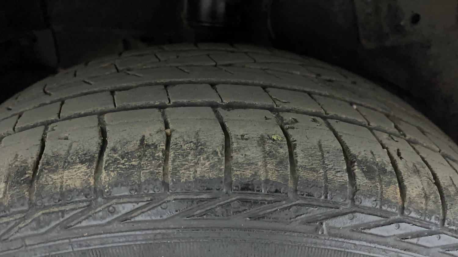 Used 2022 Tata Nexon XZA Plus (O) Dual Tone Petrol Automatic tyres RIGHT REAR TYRE TREAD VIEW