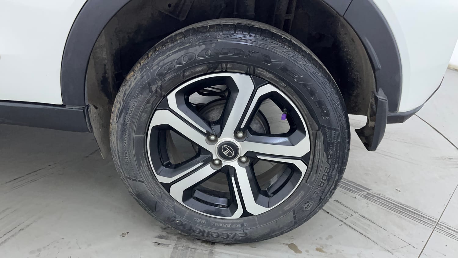 Used 2022 Tata Nexon XZA Plus (O) Dual Tone Petrol Automatic tyres LEFT REAR TYRE RIM VIEW