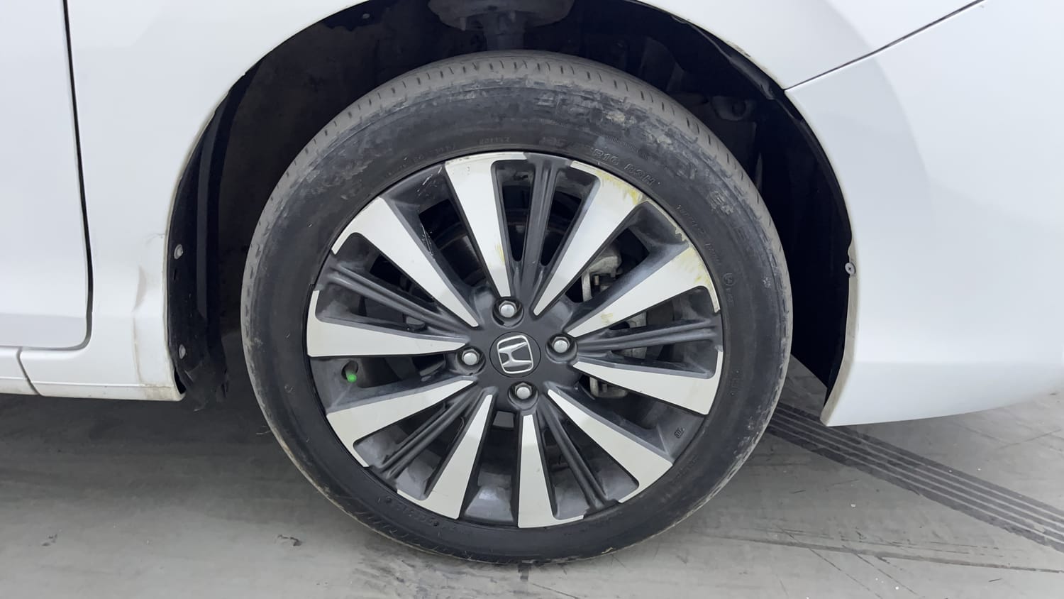 Used 2023 Honda City ZX Petrol CVT Petrol Automatic tyres RIGHT FRONT TYRE RIM VIEW