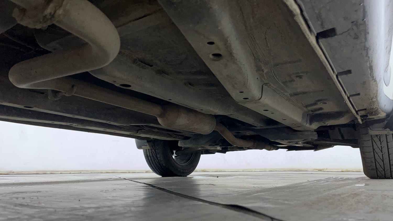 Used 2022 Tata Nexon XZA Plus (O) Dual Tone Petrol Automatic extra REAR RIGHT UNDERBODY VIEW