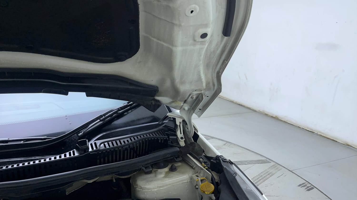 Used 2022 Tata Nexon XZA Plus (O) Dual Tone Petrol Automatic engine ENGINE LEFT SIDE HINGE & APRON VIEW