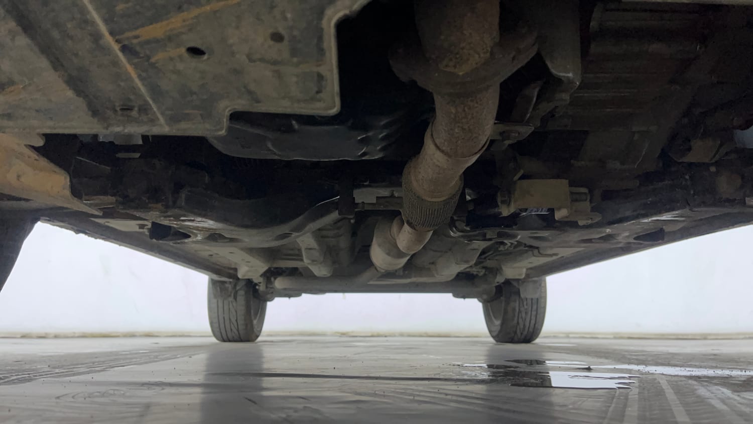 Used 2022 Tata Nexon XZA Plus (O) Dual Tone Petrol Automatic extra FRONT LEFT UNDERBODY VIEW