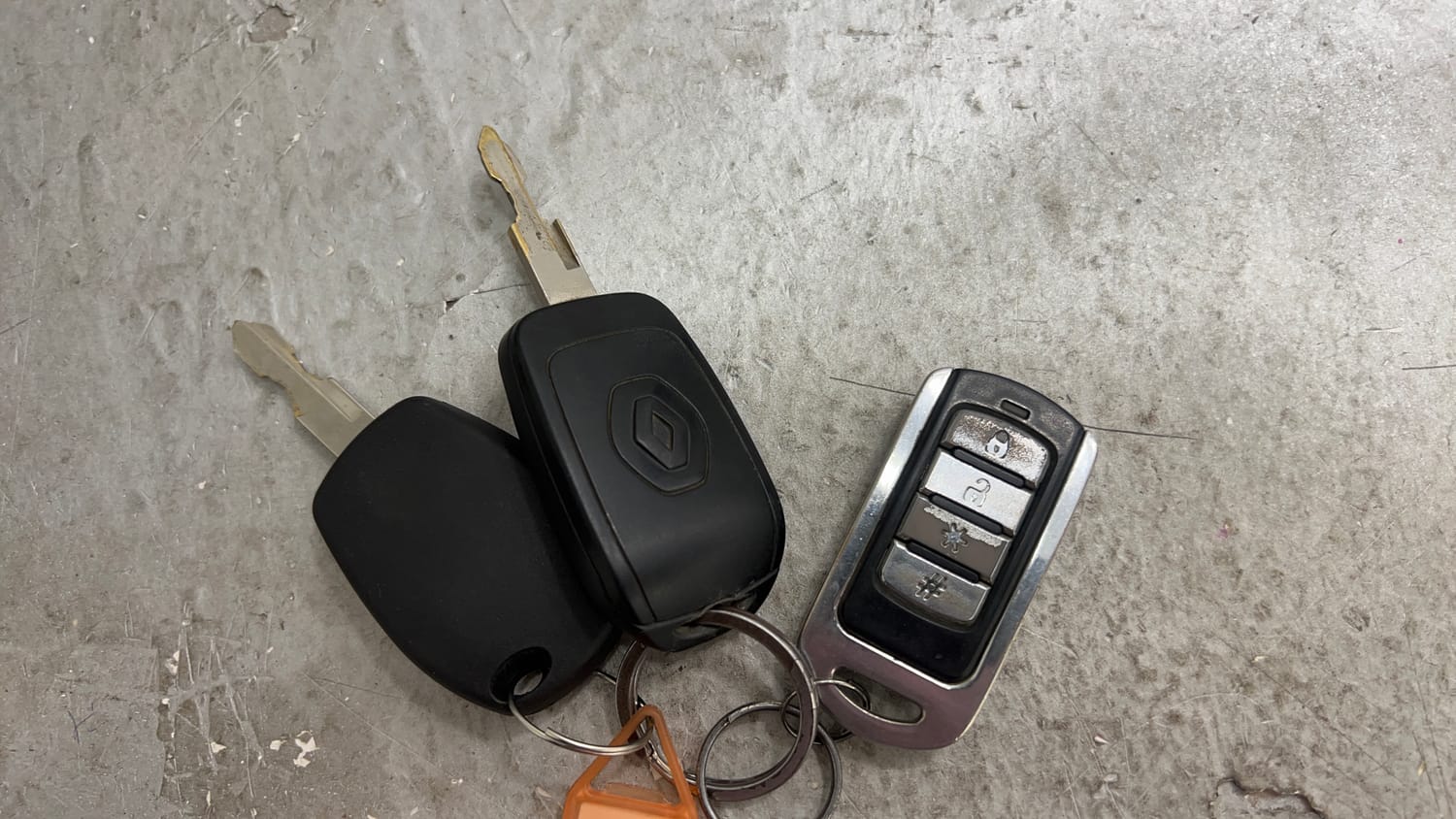 Used 2016 Renault Kwid RXL Petrol Manual extra CAR KEY VIEW