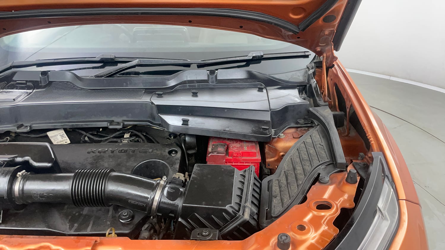 Used 2019 Tata Harrier XZ Diesel Manual engine ENGINE RIGHT SIDE HINGE & APRON VIEW