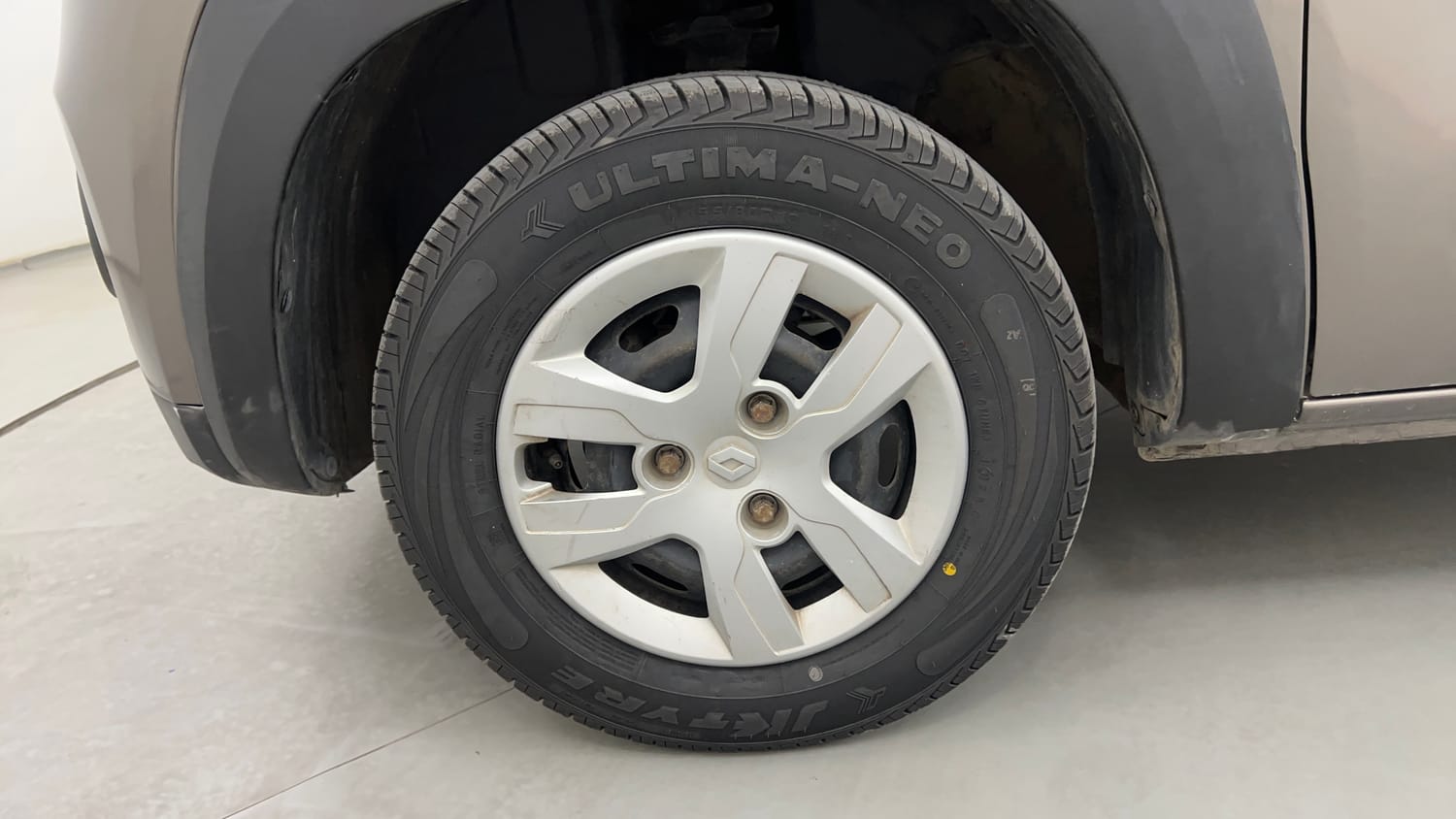 Used 2016 Renault Kwid RXL Petrol Manual tyres LEFT FRONT TYRE RIM VIEW