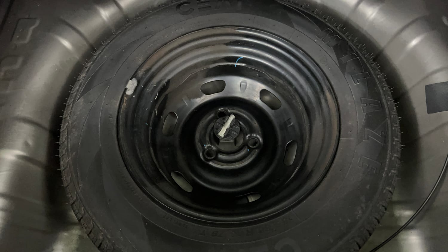 Used 2016 Renault Kwid RXL Petrol Manual tyres SPARE TYRE VIEW