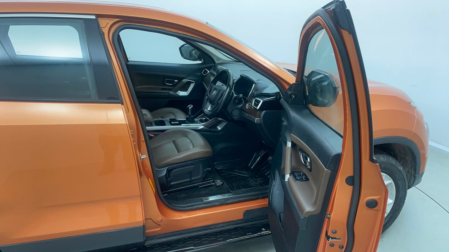 Used 2019 Tata Harrier XZ Diesel Manual interior RIGHT SIDE FRONT DOOR CABIN VIEW