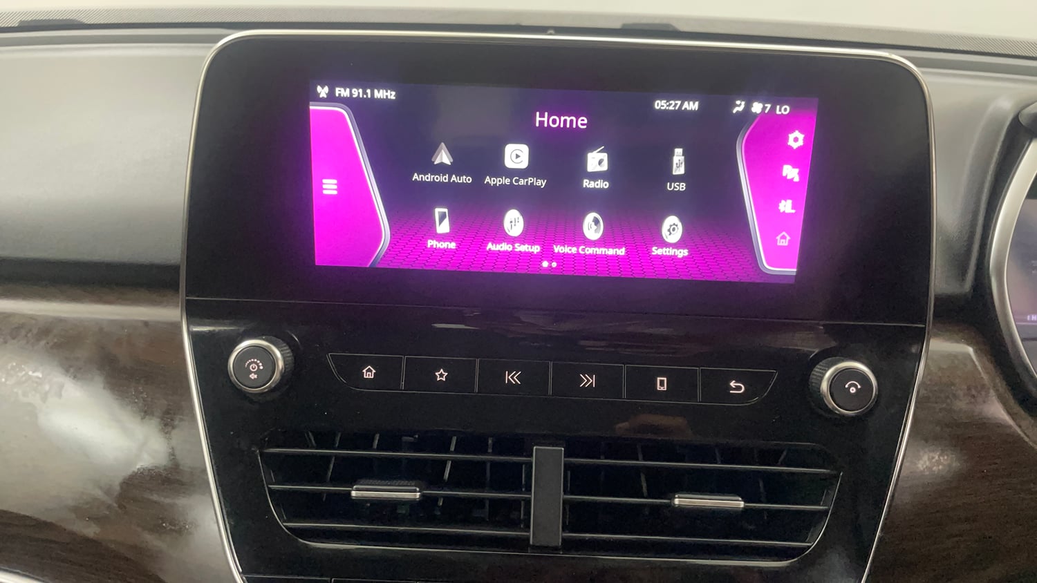Used 2019 Tata Harrier XZ Diesel Manual top_features Integrated (in-dash) music system