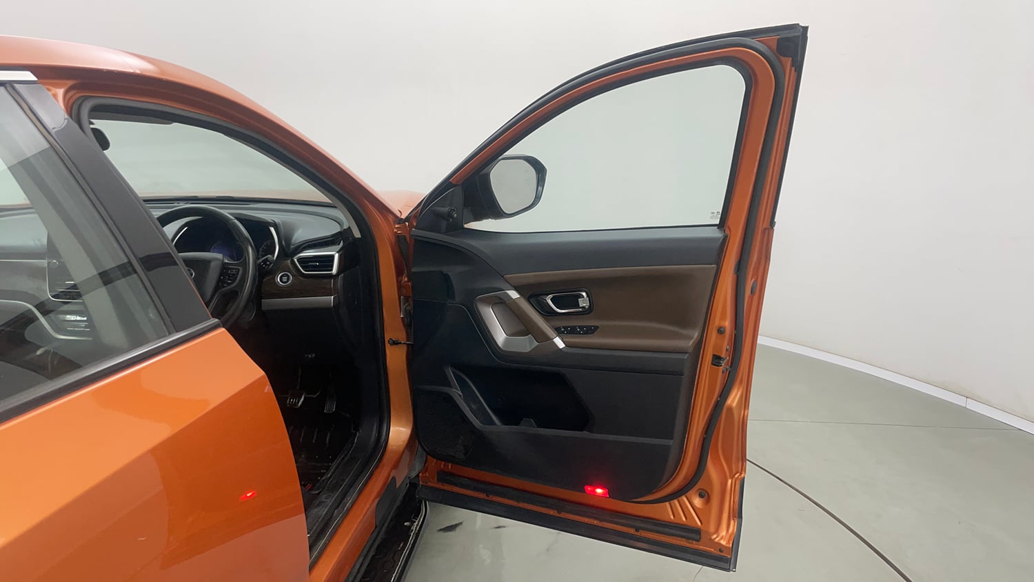 Used 2019 Tata Harrier XZ Diesel Manual interior RIGHT FRONT DOOR OPEN VIEW