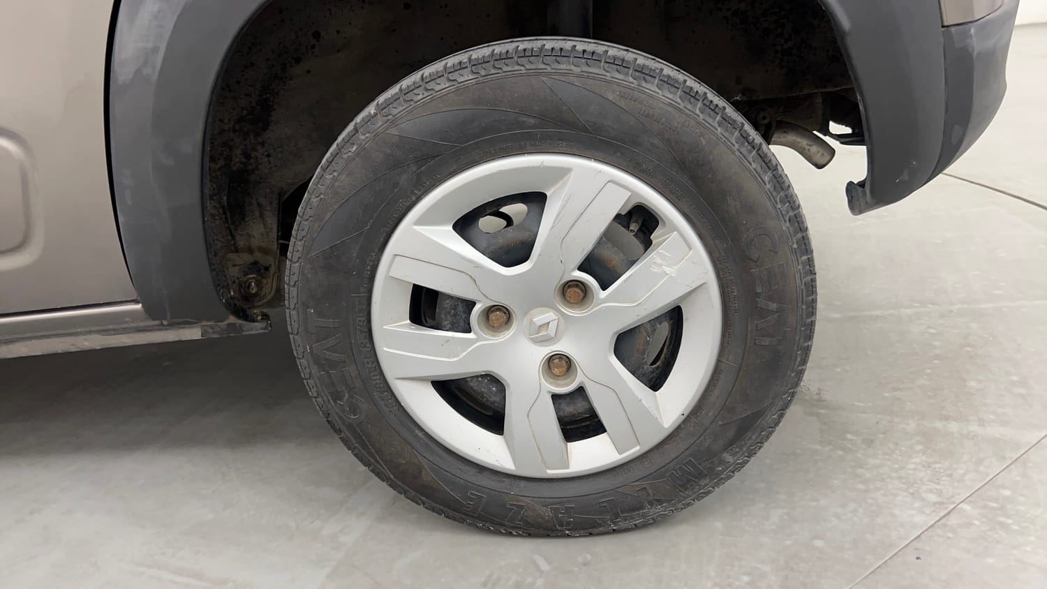Used 2016 Renault Kwid RXL Petrol Manual tyres LEFT REAR TYRE RIM VIEW
