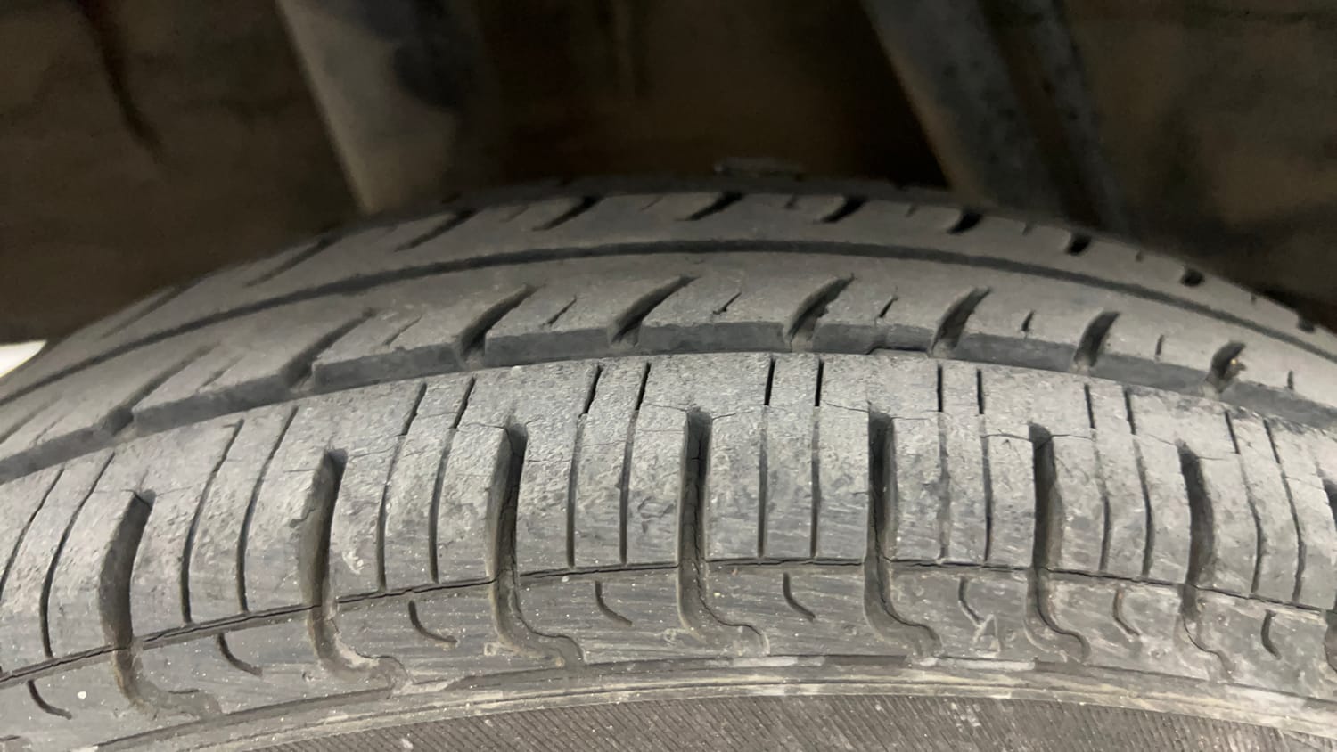 Used 2016 Renault Kwid RXL Petrol Manual tyres RIGHT REAR TYRE TREAD VIEW