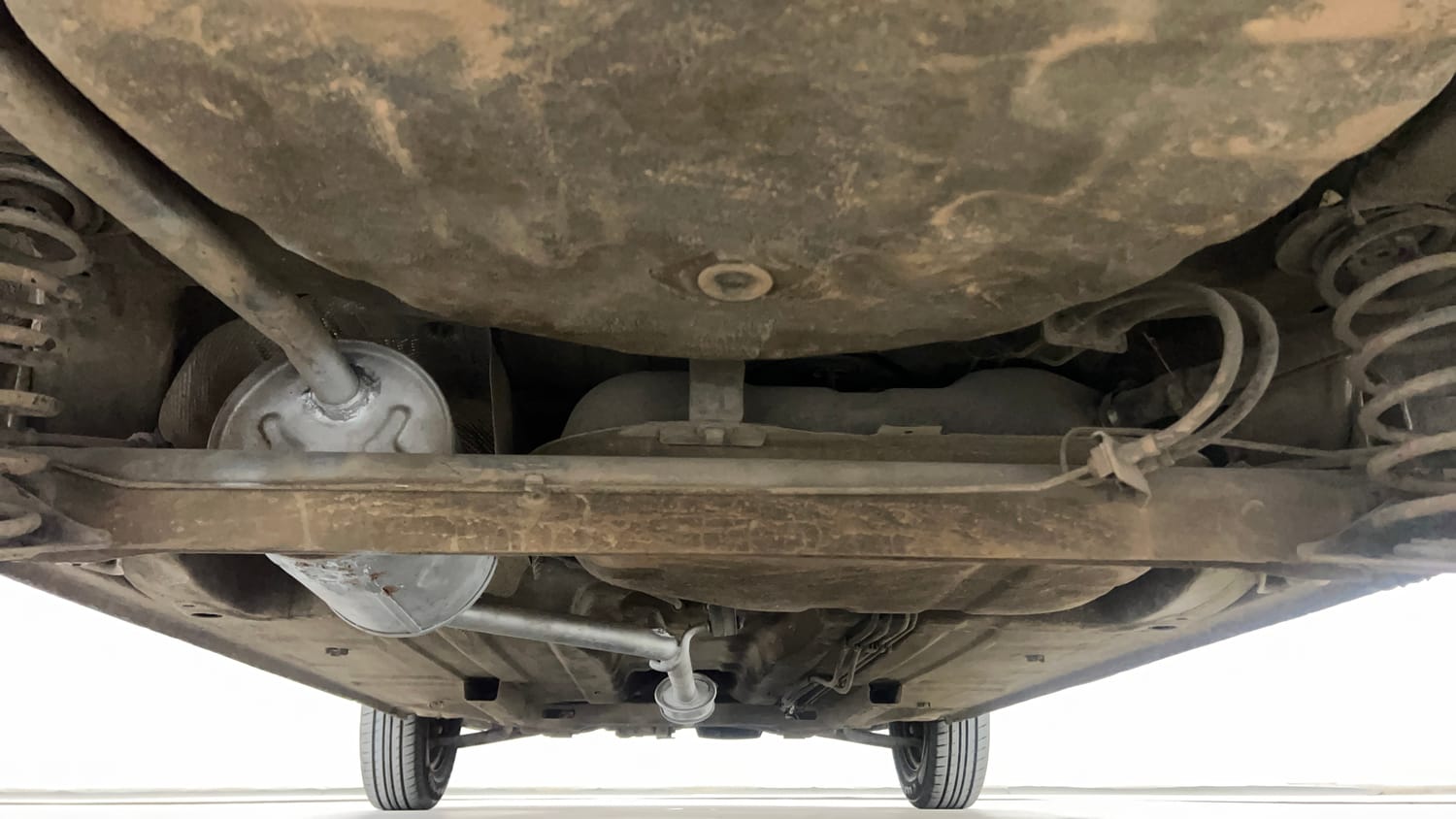 Used 2016 Renault Kwid RXL Petrol Manual extra REAR UNDERBODY VIEW (TAKEN FROM REAR)