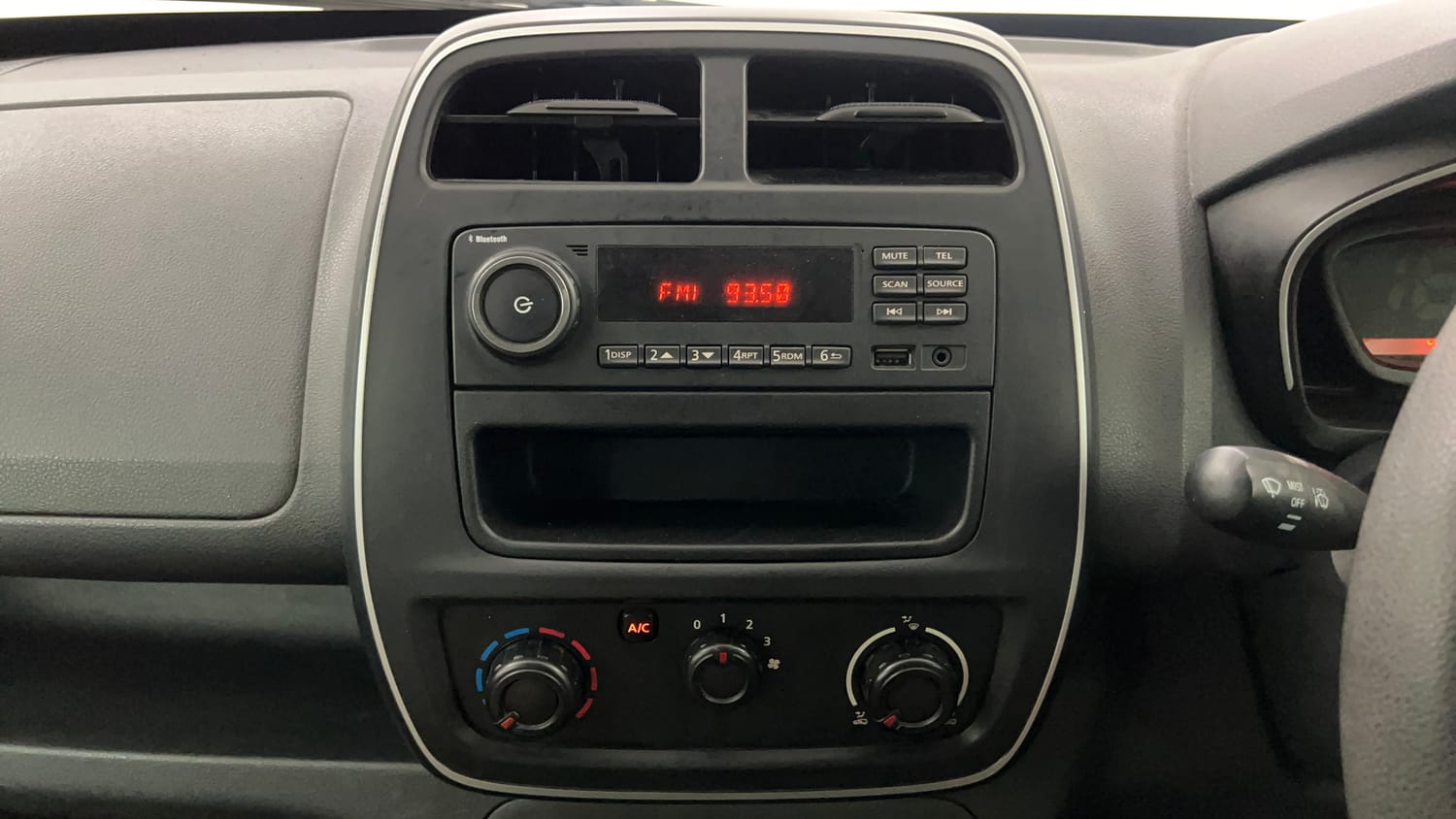 Used 2016 Renault Kwid RXL Petrol Manual interior MUSIC SYSTEM & AC CONTROL VIEW