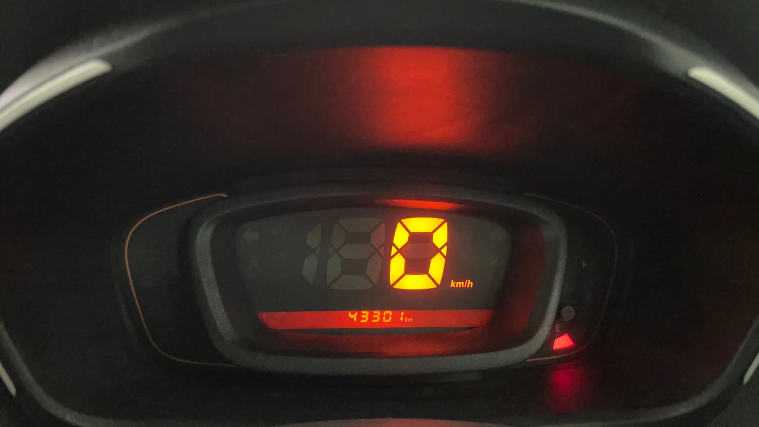 Used 2016 Renault Kwid RXL Petrol Manual interior CLUSTERMETER VIEW