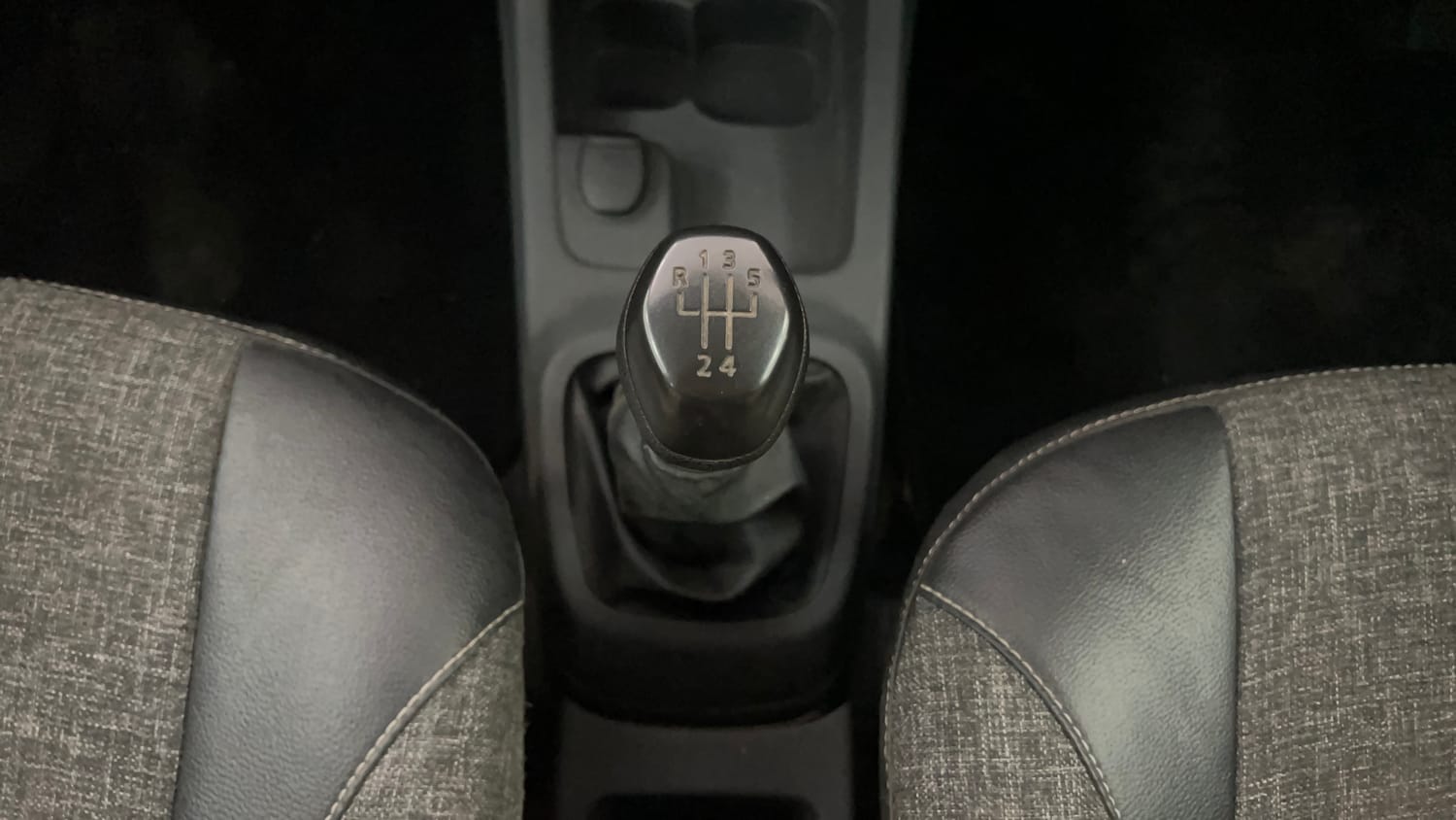 Used 2016 Renault Kwid RXL Petrol Manual interior GEAR  KNOB VIEW