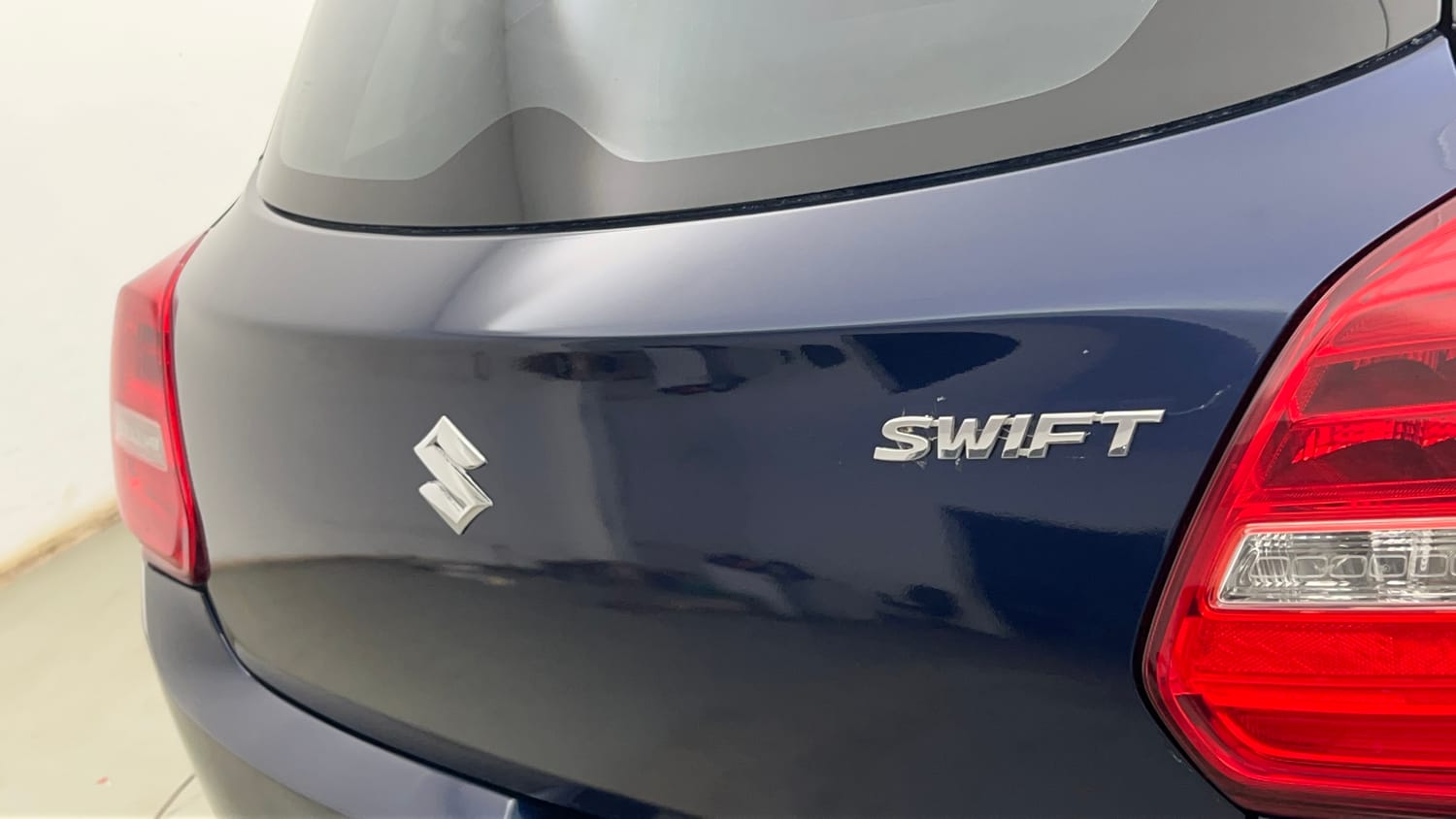 Used 2022 Maruti Suzuki Swift VXi Petrol Manual dents MINOR SCRATCH