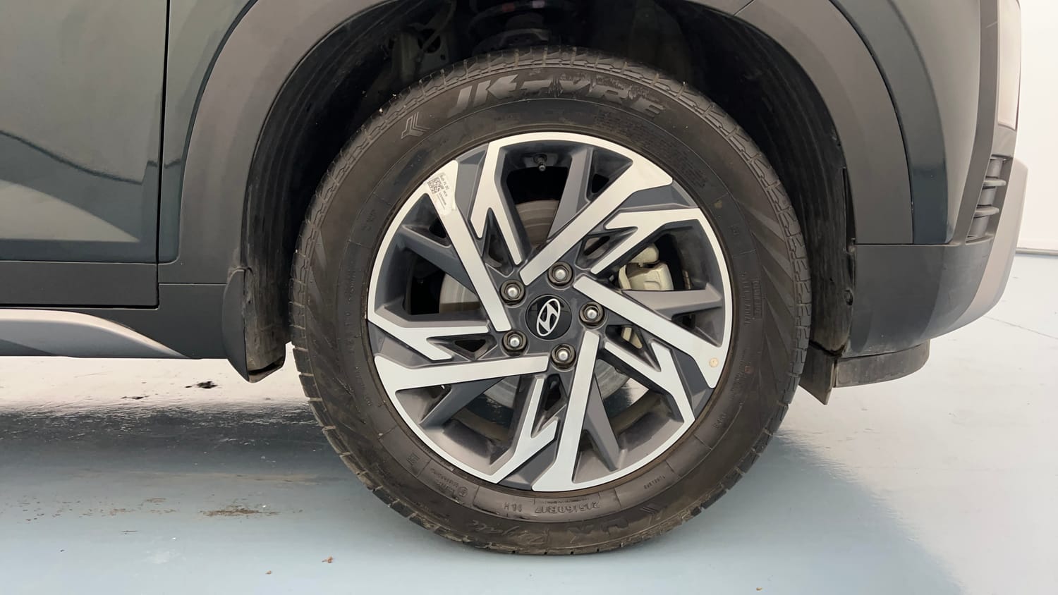 Used 2024 Hyundai Creta 1.5 MPi Petrol IVT SX(O) Petrol Automatic tyres RIGHT FRONT TYRE RIM VIEW