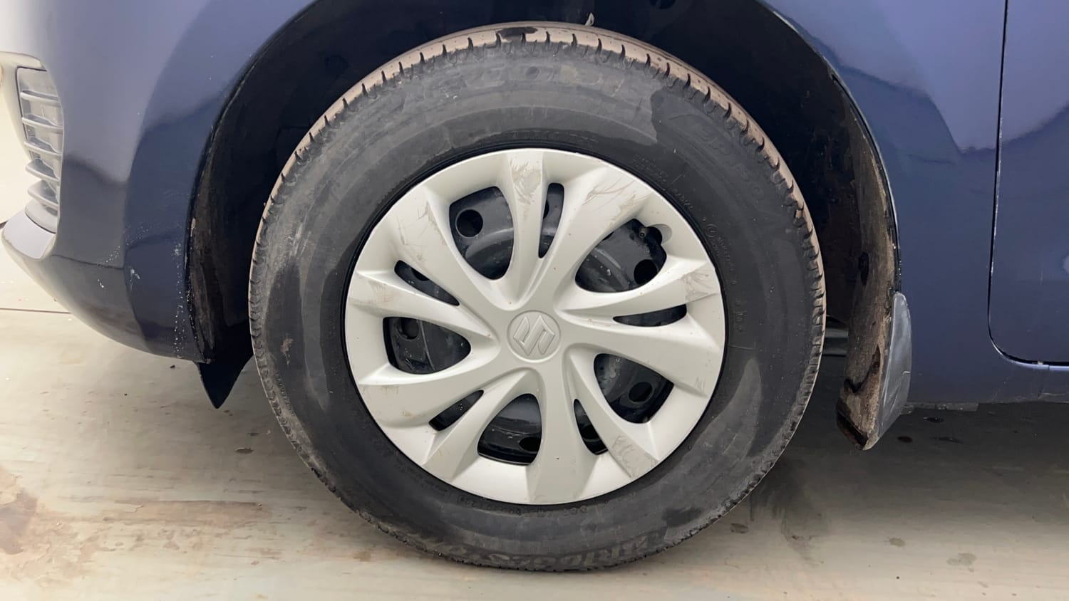 Used 2022 Maruti Suzuki Swift VXi Petrol Manual tyres LEFT FRONT TYRE RIM VIEW
