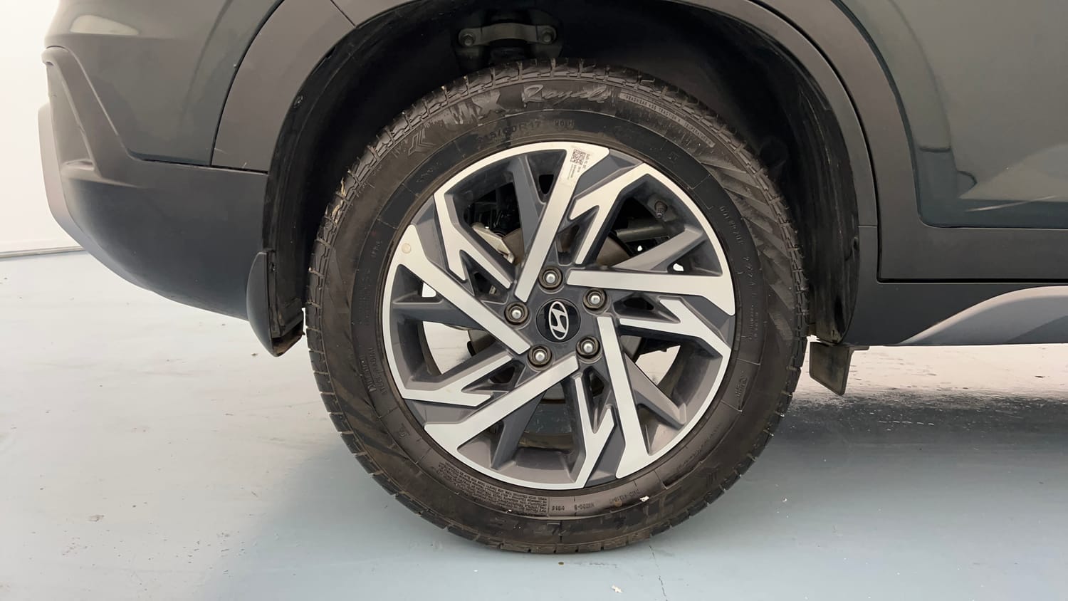 Used 2024 Hyundai Creta 1.5 MPi Petrol IVT SX(O) Petrol Automatic tyres RIGHT REAR TYRE RIM VIEW