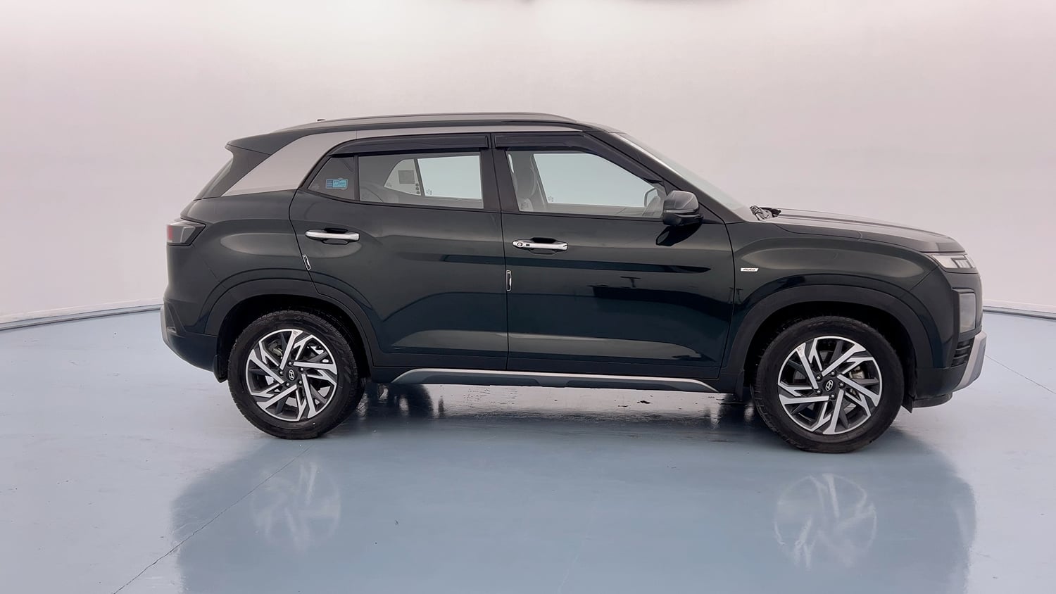 Used 2024 Hyundai Creta 1.5 MPi Petrol IVT SX(O) Petrol Automatic exterior RIGHT SIDE VIEW