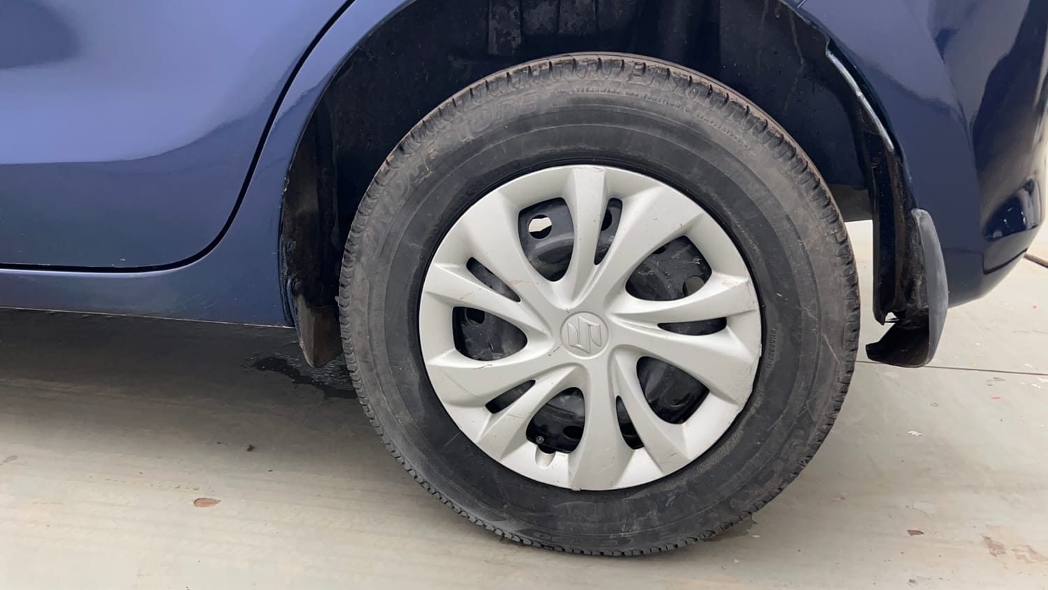 Used 2022 Maruti Suzuki Swift VXi Petrol Manual tyres LEFT REAR TYRE RIM VIEW