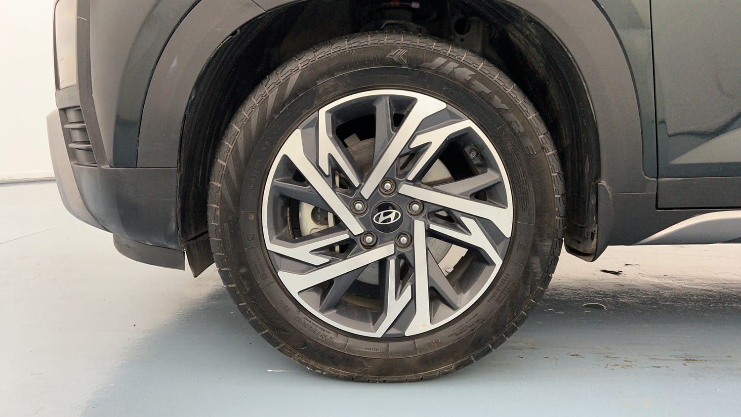 Used 2024 Hyundai Creta 1.5 MPi Petrol IVT SX(O) Petrol Automatic tyres LEFT FRONT TYRE RIM VIEW