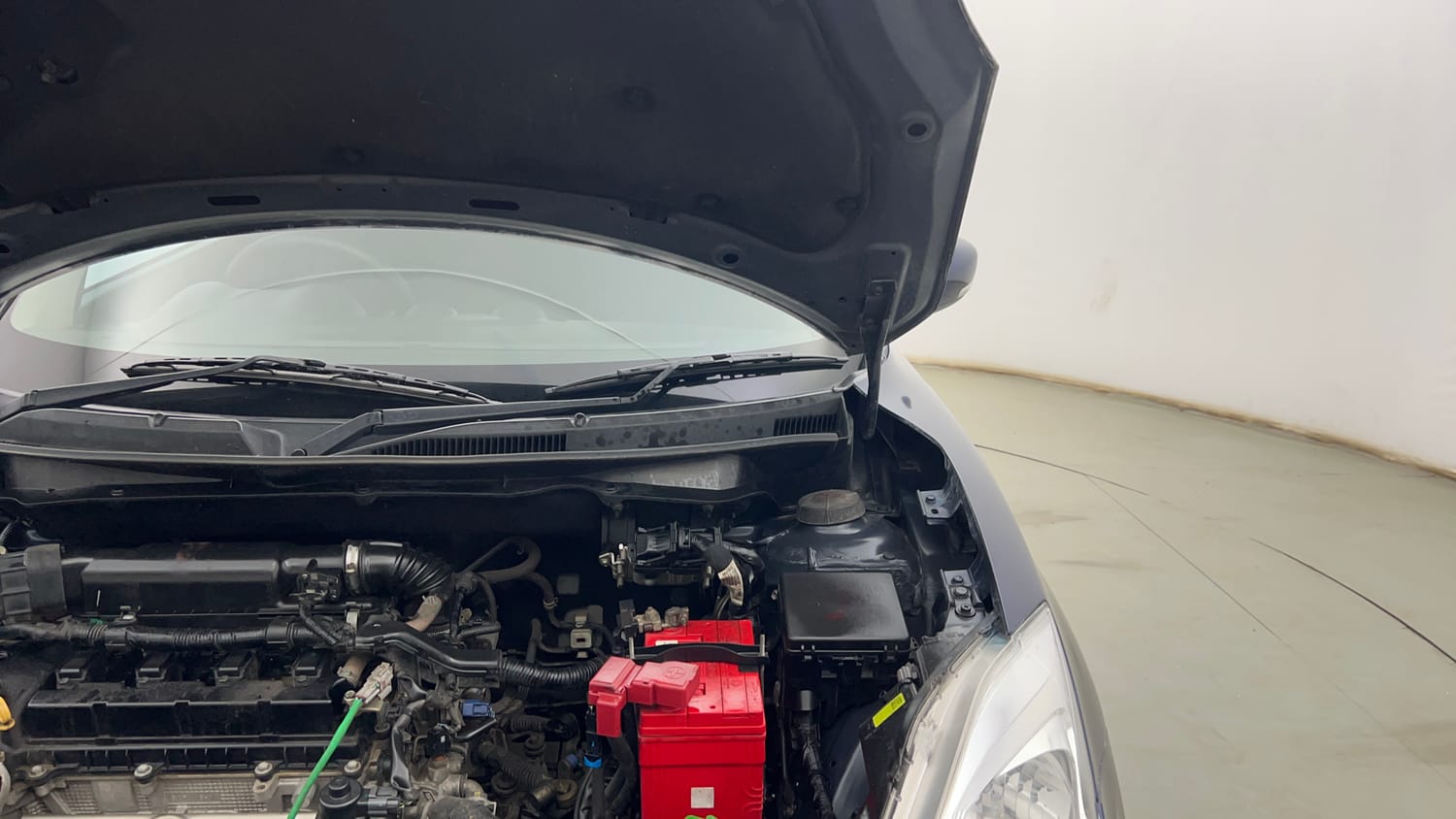 Used 2022 Maruti Suzuki Swift VXi Petrol Manual engine ENGINE LEFT SIDE HINGE & APRON VIEW