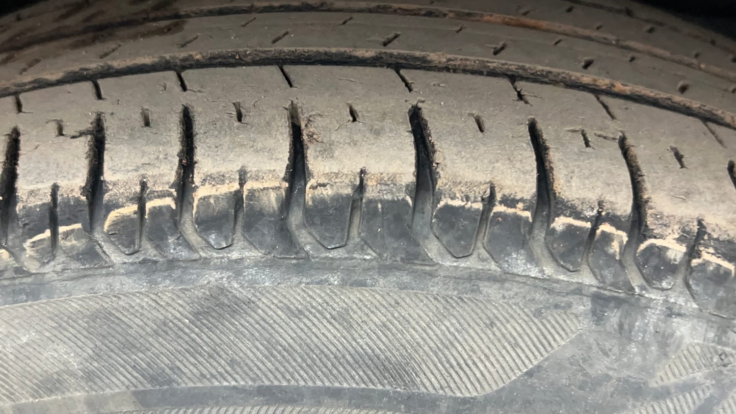 Used 2022 Maruti Suzuki Swift VXi Petrol Manual tyres RIGHT FRONT TYRE TREAD VIEW