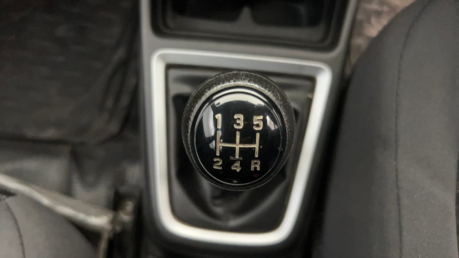 Used 2022 Maruti Suzuki Swift VXi Petrol Manual interior GEAR  KNOB VIEW