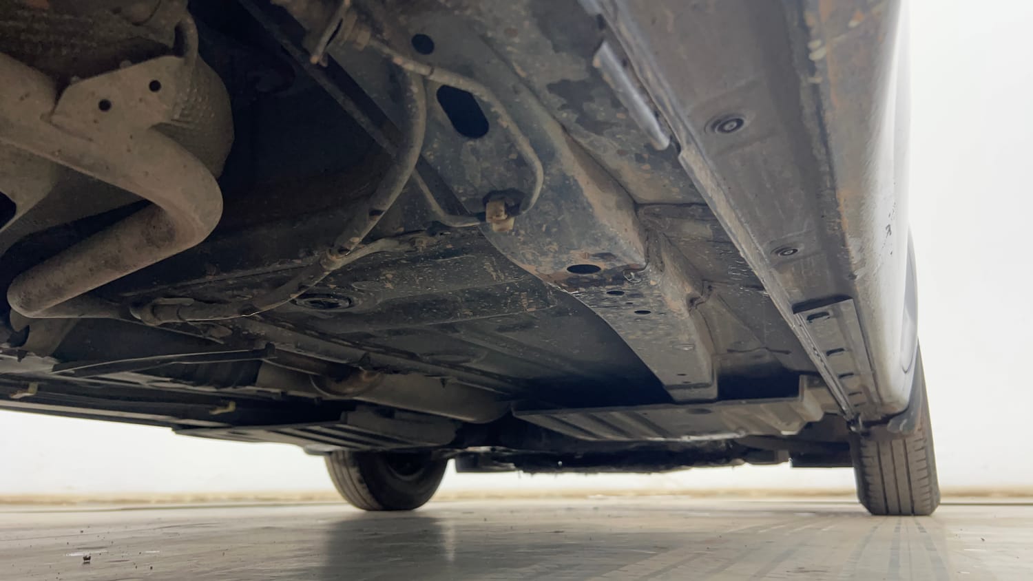 Used 2022 Maruti Suzuki Swift VXi Petrol Manual extra REAR RIGHT UNDERBODY VIEW