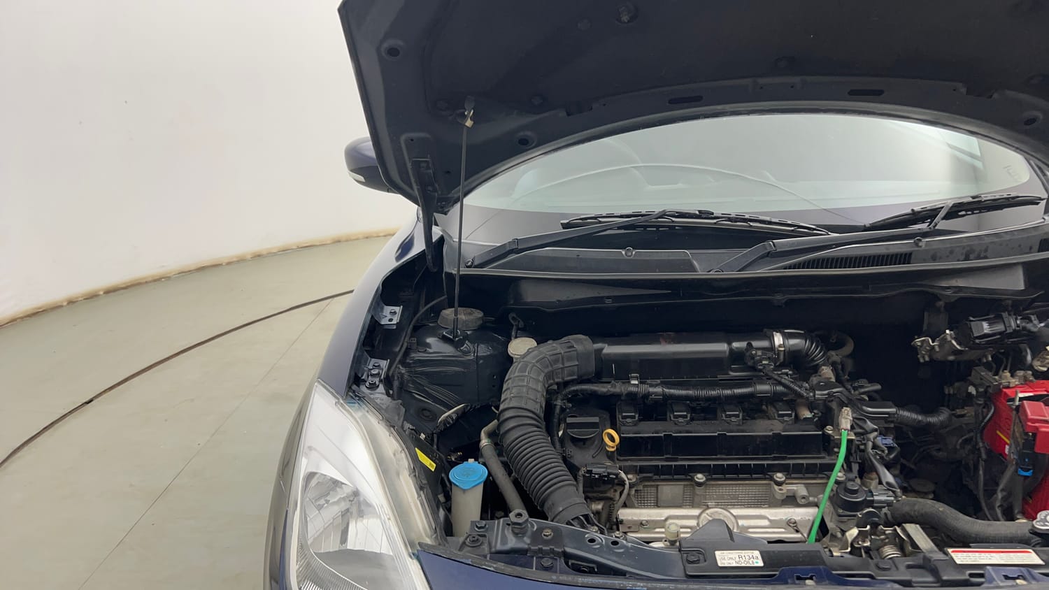 Used 2022 Maruti Suzuki Swift VXi Petrol Manual engine ENGINE RIGHT SIDE HINGE & APRON VIEW