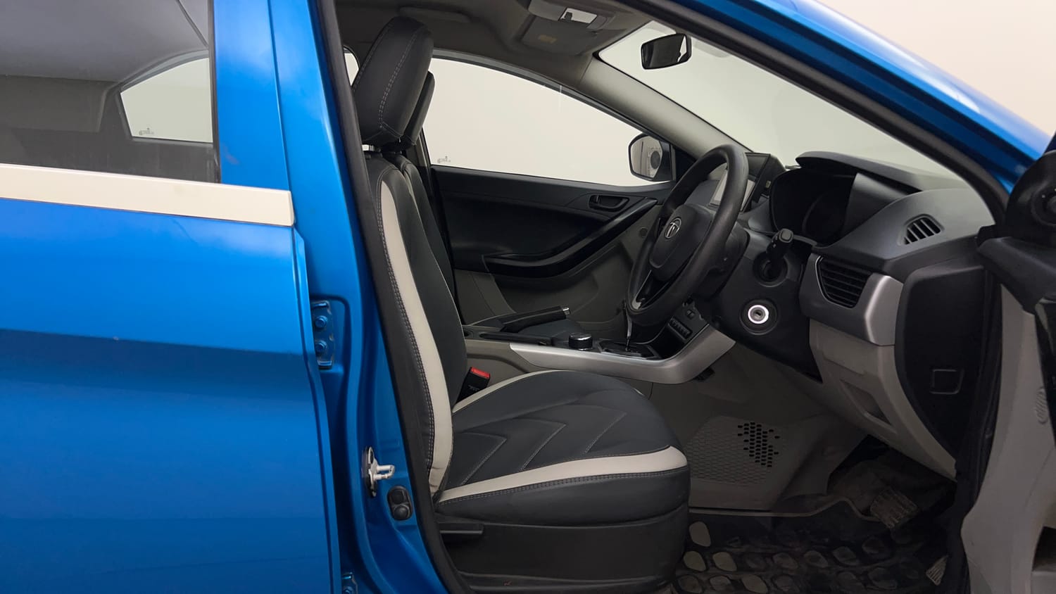 Used 2018 Tata Nexon XMA Petrol Petrol Automatic interior RIGHT SIDE FRONT DOOR CABIN VIEW