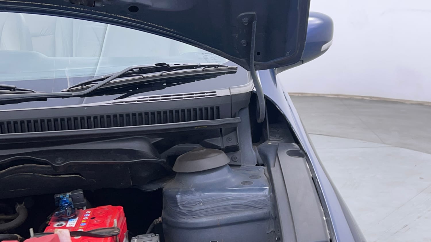 Used 2019 Maruti Suzuki Ciaz Alpha Hybrid 1.5 Petrol Manual engine ENGINE LEFT SIDE HINGE & APRON VIEW