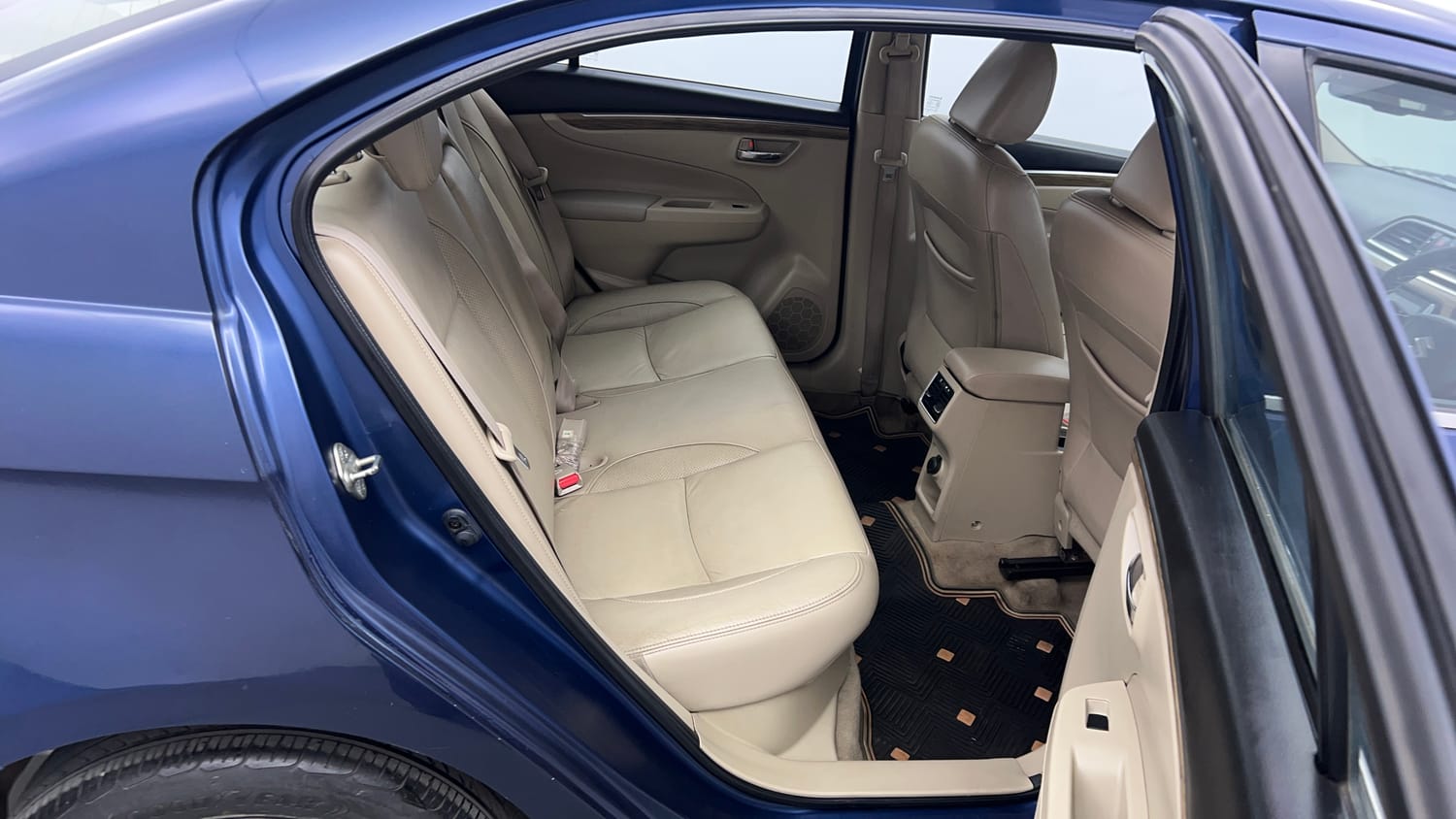 Used 2019 Maruti Suzuki Ciaz Alpha Hybrid 1.5 Petrol Manual interior RIGHT SIDE REAR DOOR CABIN VIEW