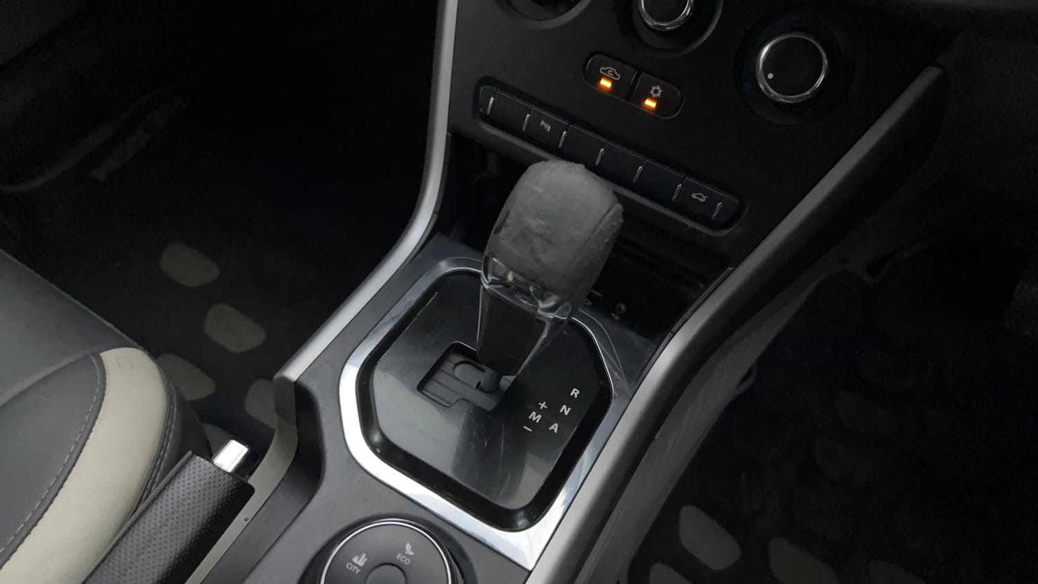 Used 2018 Tata Nexon XMA Petrol Petrol Automatic interior GEAR  KNOB VIEW