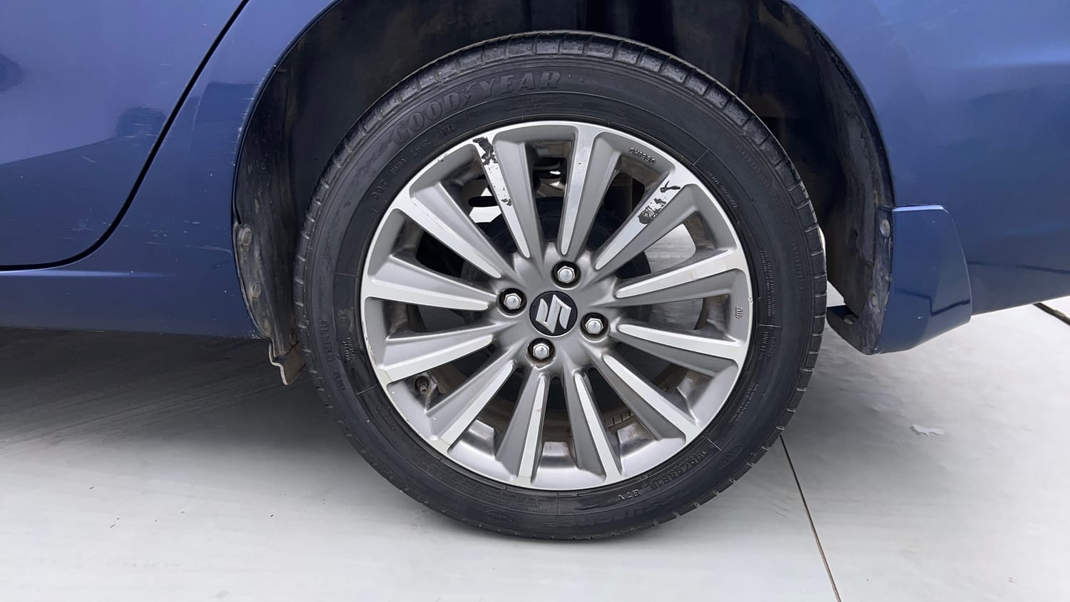 Used 2019 Maruti Suzuki Ciaz Alpha Hybrid 1.5 Petrol Manual tyres LEFT REAR TYRE RIM VIEW