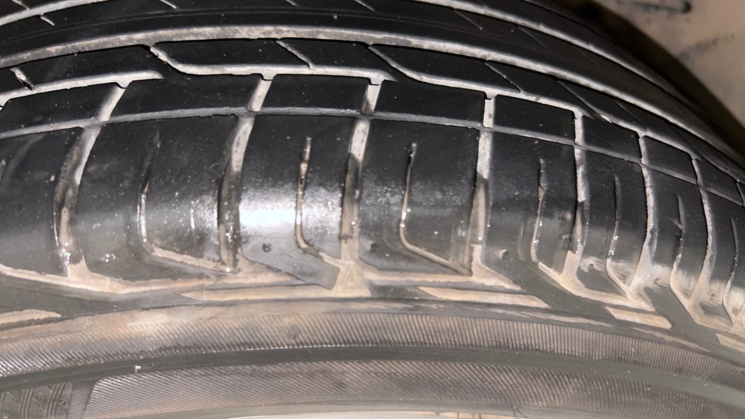 Used 2018 Tata Nexon XMA Petrol Petrol Automatic tyres RIGHT FRONT TYRE TREAD VIEW
