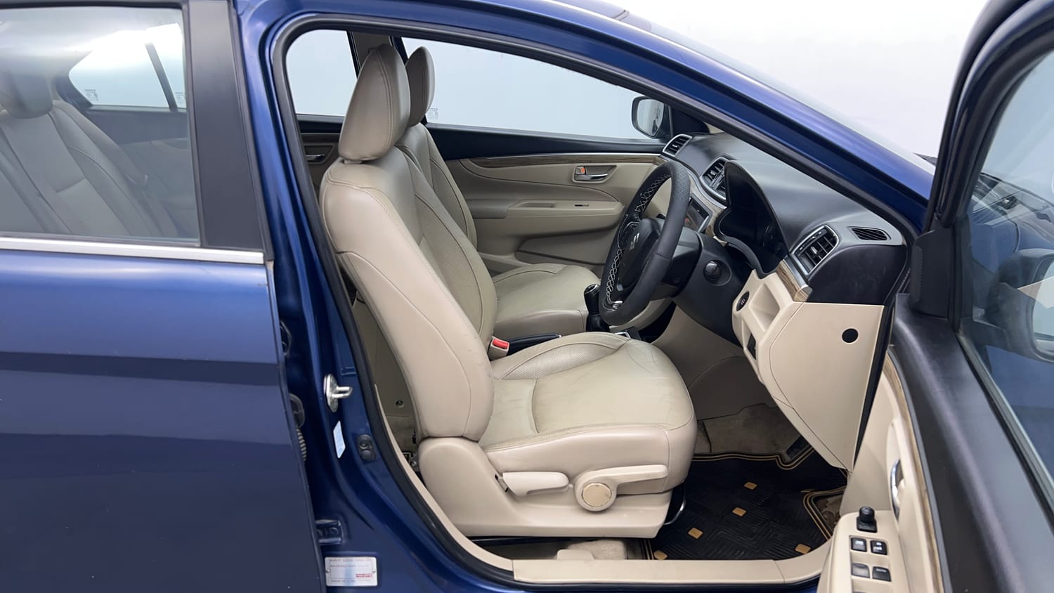 Used 2019 Maruti Suzuki Ciaz Alpha Hybrid 1.5 Petrol Manual interior RIGHT SIDE FRONT DOOR CABIN VIEW