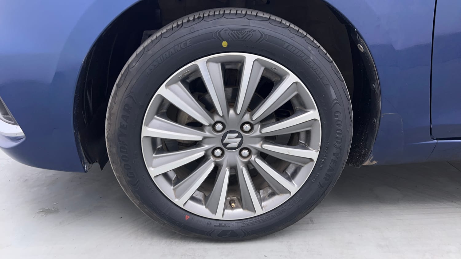 Used 2019 Maruti Suzuki Ciaz Alpha Hybrid 1.5 Petrol Manual tyres LEFT FRONT TYRE RIM VIEW