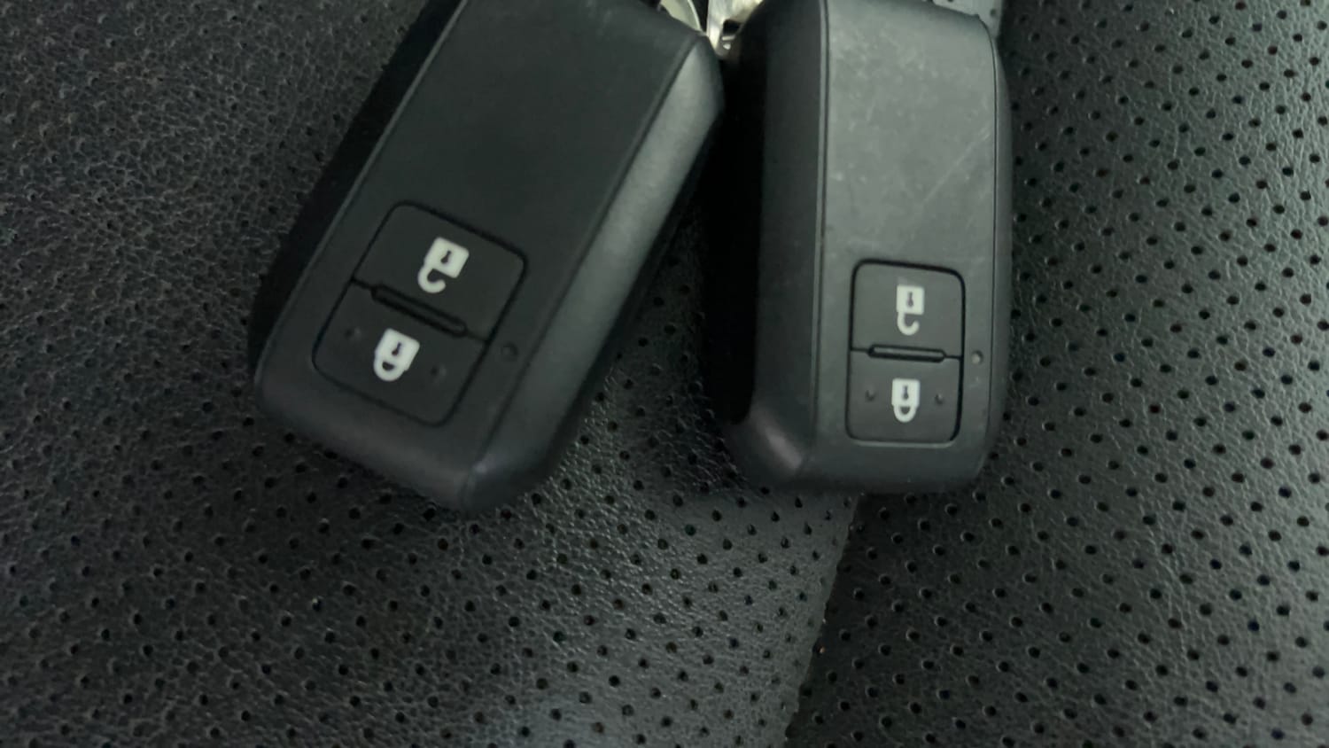 Used 2023 Toyota Urban Cruiser Hyryder V Neodrive AWD Dual tone Petrol Manual extra CAR KEY VIEW