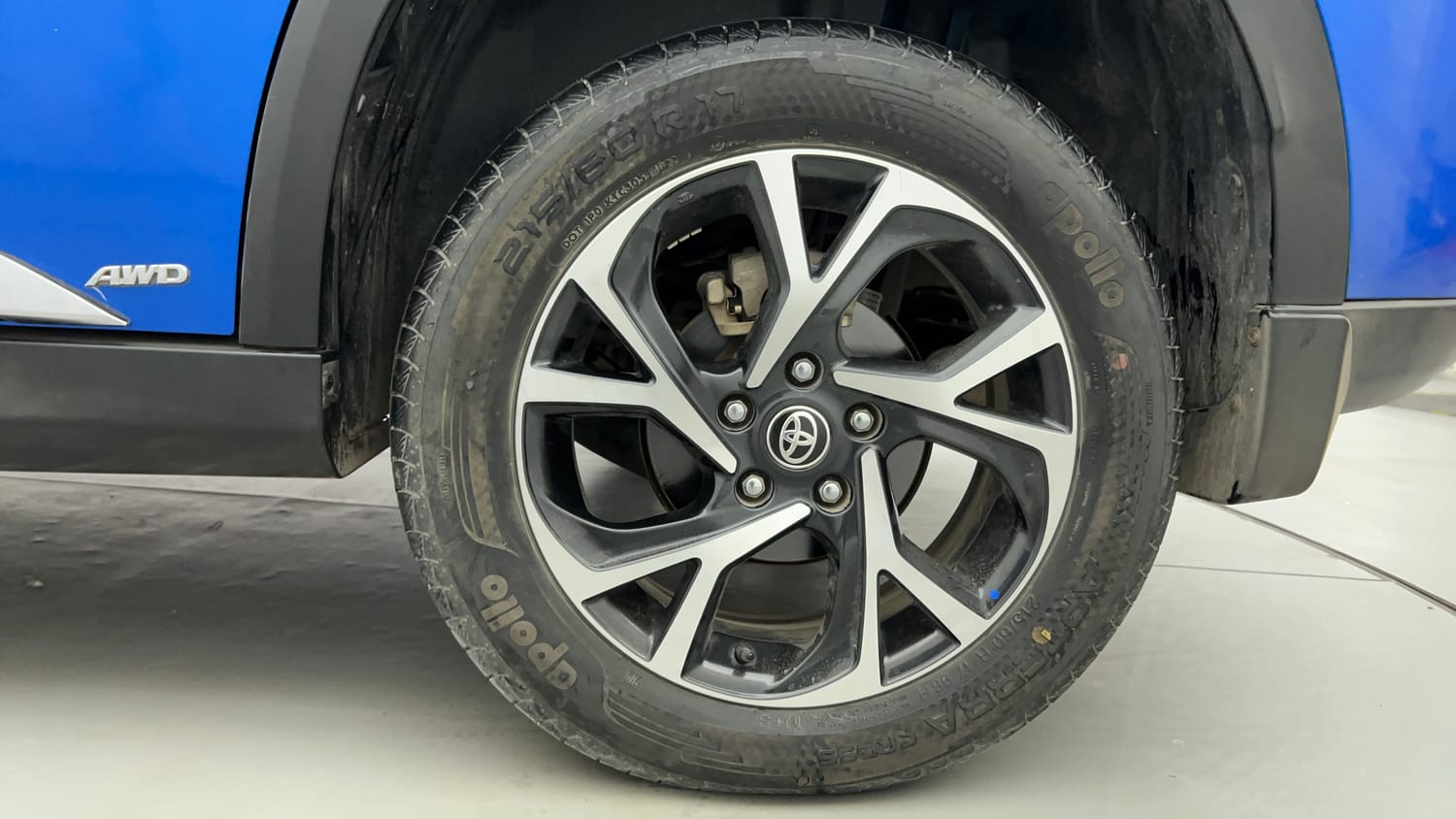 Used 2023 Toyota Urban Cruiser Hyryder V Neodrive AWD Dual tone Petrol Manual tyres LEFT REAR TYRE RIM VIEW