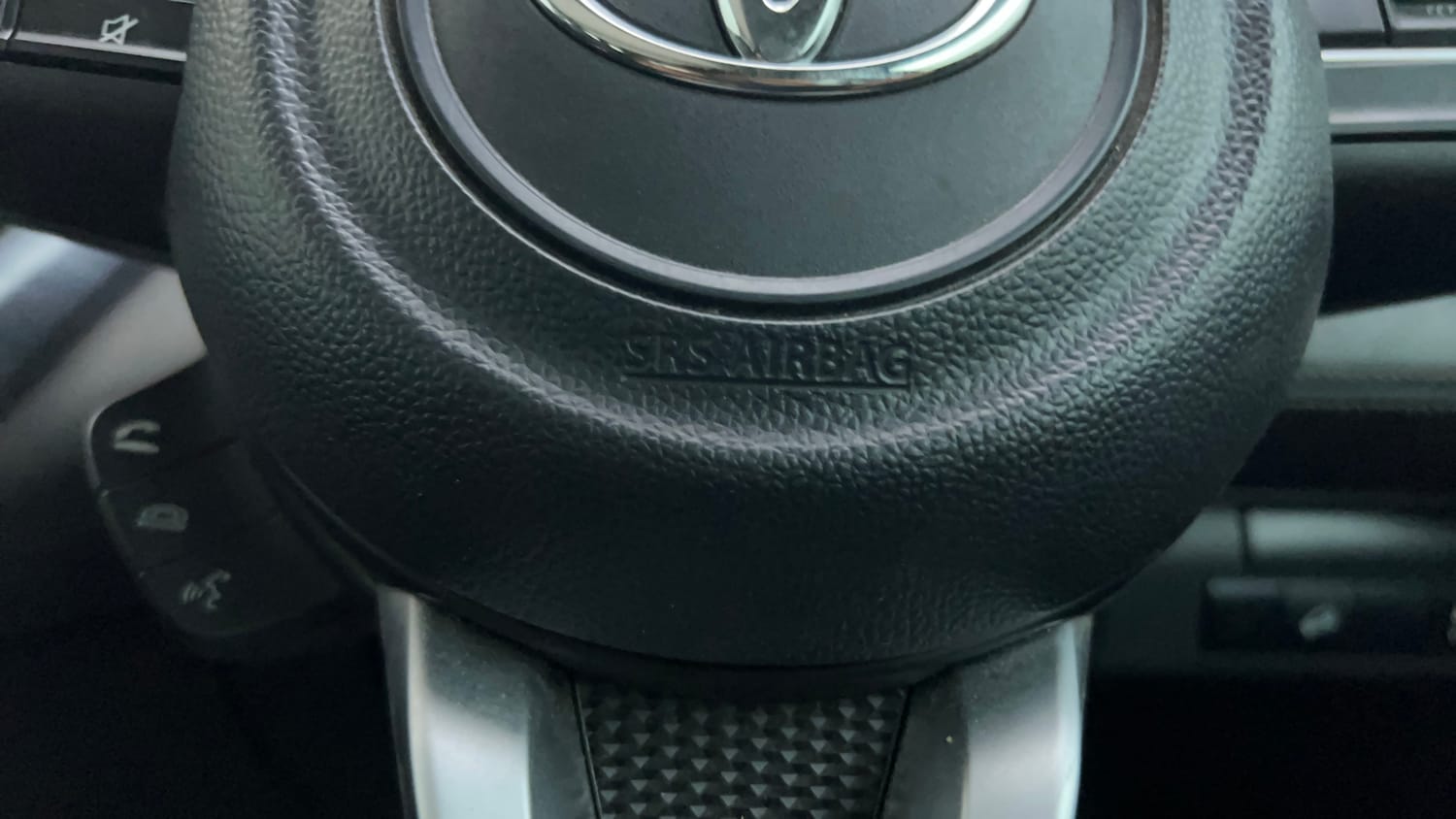 Used 2023 Toyota Urban Cruiser Hyryder V Neodrive AWD Dual tone Petrol Manual top_features Airbags