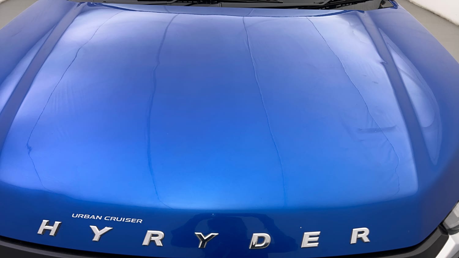 Used 2023 Toyota Urban Cruiser Hyryder V Neodrive AWD Dual tone Petrol Manual dents MINOR DENT