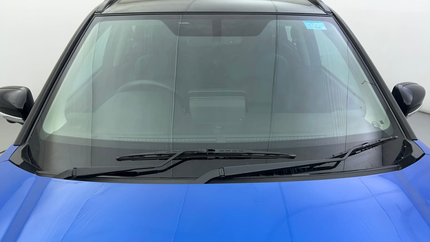 Used 2023 Toyota Urban Cruiser Hyryder V Neodrive AWD Dual tone Petrol Manual exterior FRONT WINDSHIELD VIEW