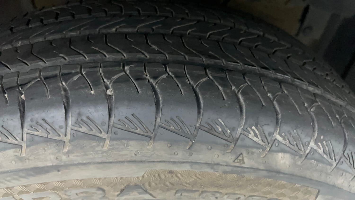 Used 2023 Toyota Urban Cruiser Hyryder V Neodrive AWD Dual tone Petrol Manual tyres RIGHT FRONT TYRE TREAD VIEW