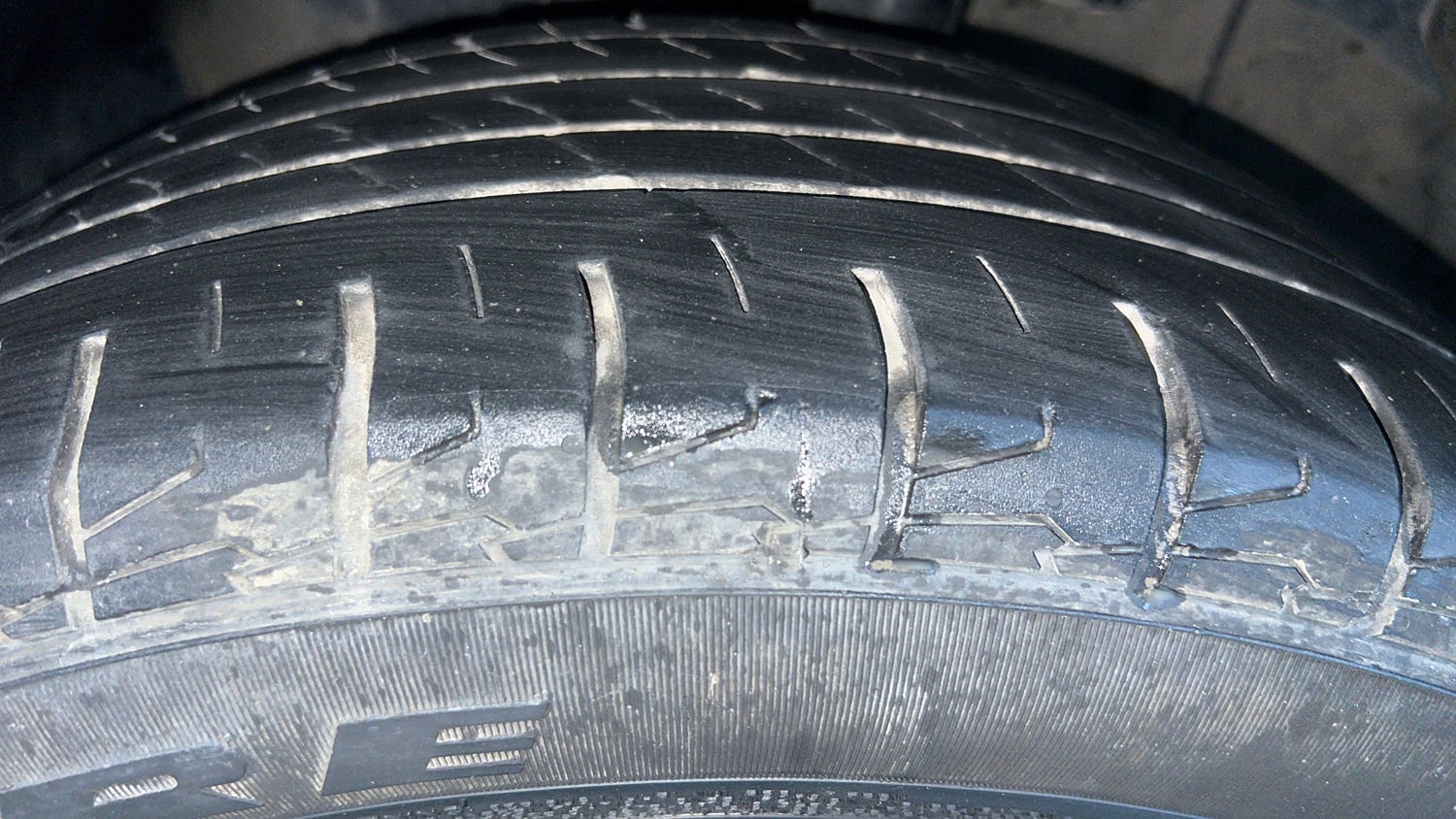 Used 2024 Hyundai Creta SX (O) 1.5 Petrol IVT Petrol Automatic tyres LEFT FRONT TYRE TREAD VIEW
